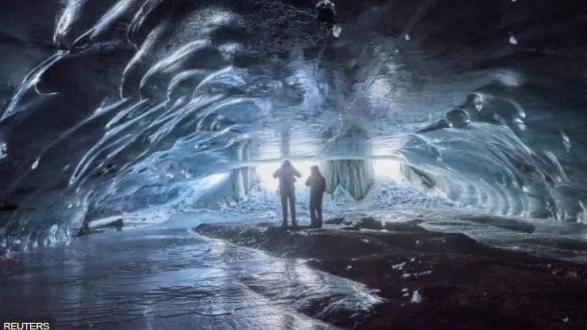 ถ้ำน้ำแข็งฉายา มหาวิหารน้ำแข็ง สถาปัตยกรรมงดงามที่ธรรมชาติสร้างขึ้นในสวิตเซอร์แลนด์